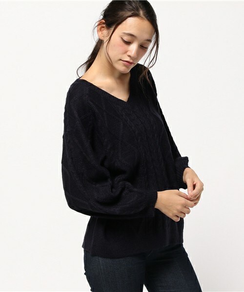 archives（アルシーヴ）の「ケーブルVネックプルオーバー（ニット/セーター・レディース・オフホワイト/ブラウン/ネイビー・MEDIUM）」の3枚目の写真