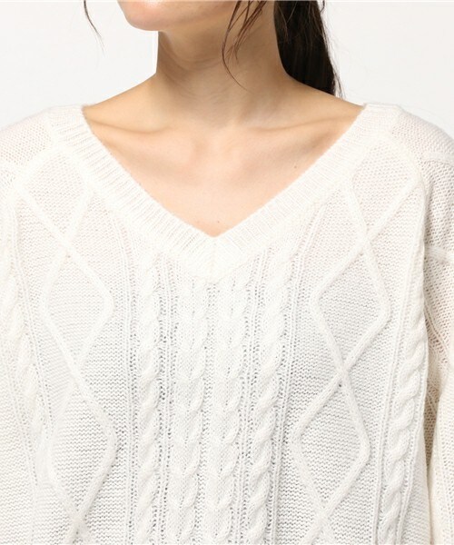 archives（アルシーヴ）の「ケーブルVネックプルオーバー（ニット/セーター・レディース・オフホワイト/ブラウン/ネイビー・MEDIUM）」の7枚目の写真