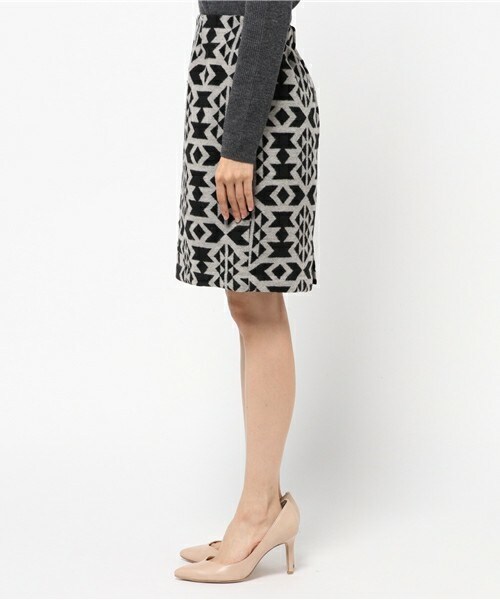 archives（アルシーヴ）の「幾何柄タイトスカート（スカート・レディース・ブラック/ネイビー・MEDIUM）」の4枚目の写真