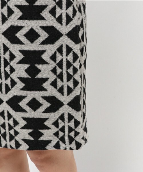 archives（アルシーヴ）の「幾何柄タイトスカート（スカート・レディース・ブラック/ネイビー・MEDIUM）」の8枚目の写真