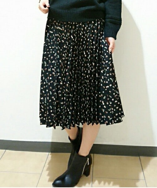 archives（アルシーヴ）の「花柄プリーツスカート（スカート・レディース・オフホワイト/ブラック/ネイビー・MEDIUM）」の2枚目の写真