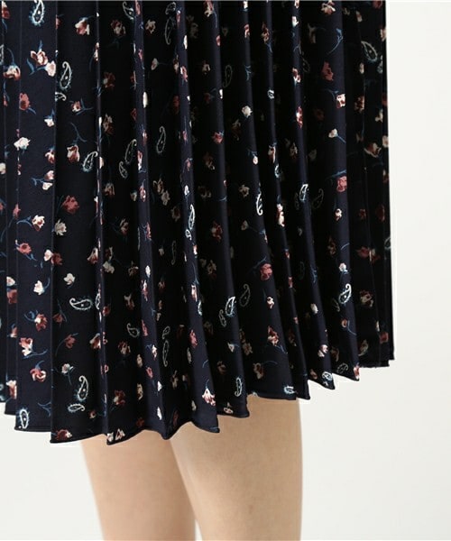 archives（アルシーヴ）の「花柄プリーツスカート（スカート・レディース・オフホワイト/ブラック/ネイビー・MEDIUM）」の9枚目の写真