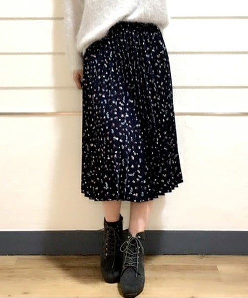 archives（アルシーヴ）の「花柄プリーツスカート（スカート・レディース・オフホワイト/ブラック/ネイビー・MEDIUM）」の3枚目の写真