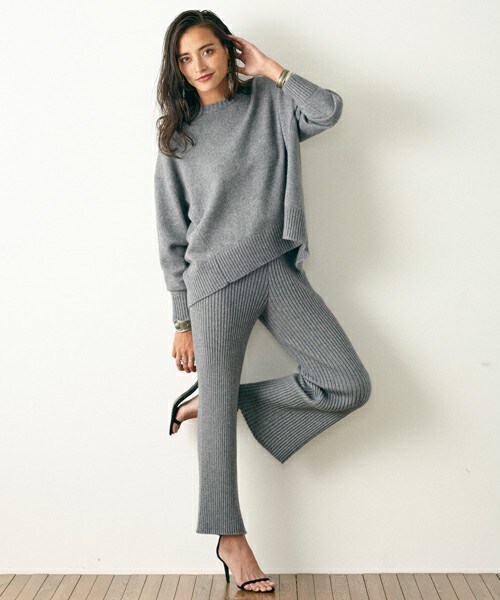 DRWCYS(ドロシーズ)の「キャッシュアンゴラリブニットパンツ(その他パンツ・レディース・グレー/ホワイト/ベージュ/ネイビー・M)」の1枚目の写真