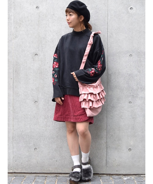 w closet(ダブルクローゼット)の「袖刺繍入り裏毛プルオーバー(トップス・レディース・ラベンダー/レッド/ブラック・FREE)」の13枚目の写真