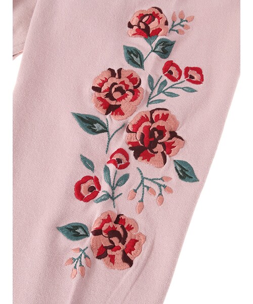 w closet(ダブルクローゼット)の「袖刺繍入り裏毛プルオーバー(トップス・レディース・ラベンダー/レッド/ブラック・FREE)」の10枚目の写真