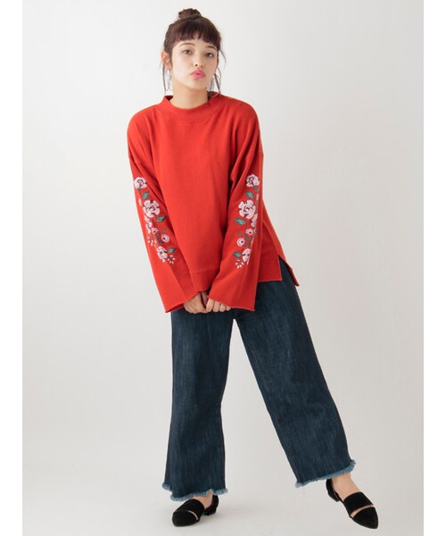 w closet(ダブルクローゼット)の「袖刺繍入り裏毛プルオーバー(トップス・レディース・ラベンダー/レッド/ブラック・FREE)」の12枚目の写真