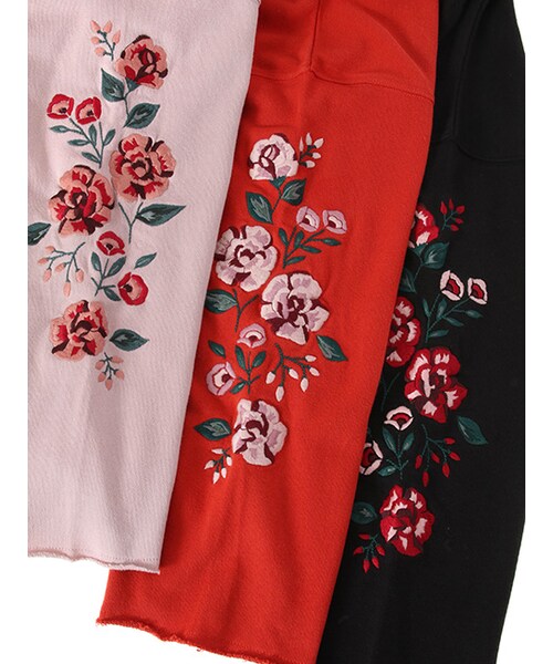 w closet(ダブルクローゼット)の「袖刺繍入り裏毛プルオーバー(トップス・レディース・ラベンダー/レッド/ブラック・FREE)」の11枚目の写真