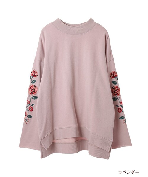 w closet(ダブルクローゼット)の「袖刺繍入り裏毛プルオーバー(トップス・レディース・ラベンダー/レッド/ブラック・FREE)」の2枚目の写真