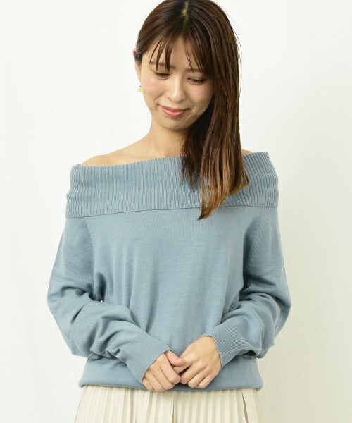 INTERPLANET(インタープラネット)の「オフショルダーニットP/O(ニット/セーター・レディース・オフホワイト/グレー/サックスブルー/ピンクベージュ・FREE)」の3枚目の写真