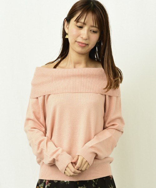 INTERPLANET(インタープラネット)の「オフショルダーニットP/O(ニット/セーター・レディース・オフホワイト/グレー/サックスブルー/ピンクベージュ・FREE)」の4枚目の写真