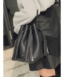 KORMARCH | タッセル付きバケットバッグ(ブーティ)