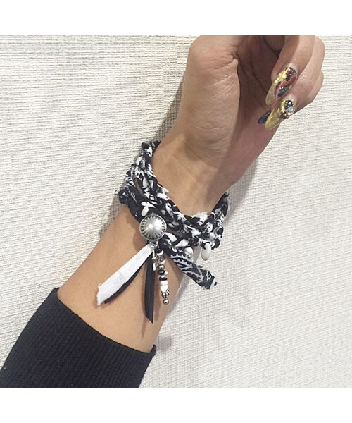 CHOUCHOU（チュチュ）の「黒バンダナ ネックレス＆ブレスレット 2Waytype（ブレスレット・レディース・ブラック/ホワイト・Free）」の4枚目の写真