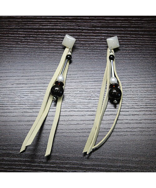 CHOUCHOU（チュチュ）の「ヴィンテージビーズのフリンジピアス（ピアス（両耳用）・レディース・ホワイト・Free）」の2枚目の写真