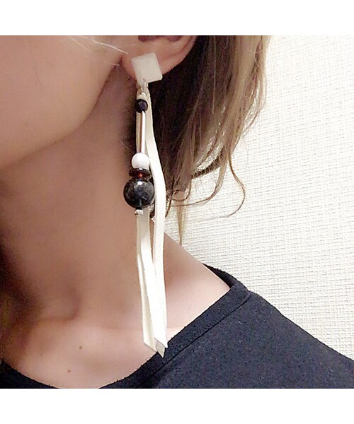 CHOUCHOU（チュチュ）の「ヴィンテージビーズのフリンジピアス（ピアス（両耳用）・レディース・ホワイト・Free）」の4枚目の写真