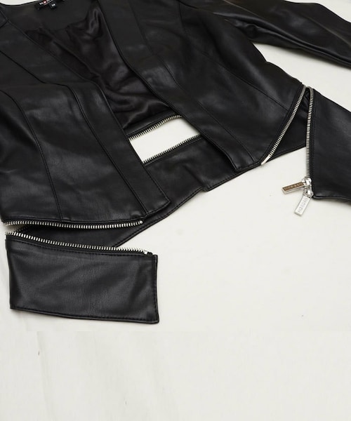 Morgan(モルガン) 凛としたネイビー色コンビネゾン MORGAN（モルガン）の「レディース フェイクレザーノ―カラー