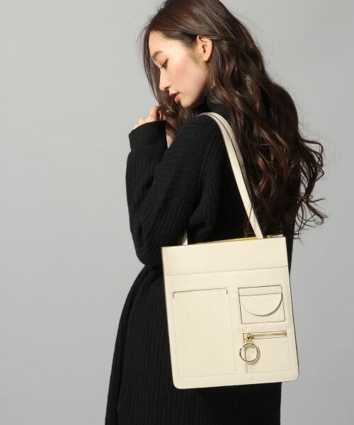 JEANASIS（ジーナシス）の「ポケットデザイントート（バッグ・アイボリー()/ブラック()）」の4枚目の写真