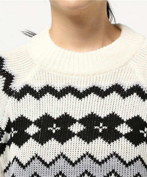 archives（アルシーヴ）の「ノルディック柄ハイネックニットプルオーバー（ニット/セーター・レディース・オフホワイト/ブラック/グレー・MEDIUM）」の7枚目の写真