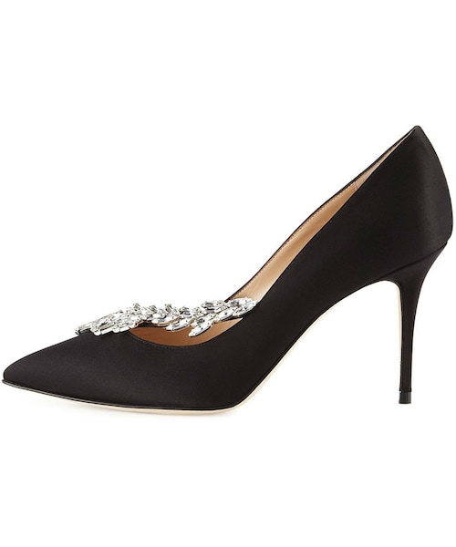 Manolo Blahnik（マノロ・ブラニク）の「Manolo Blahnik Nadira Jeweled Satin 90mm Pump, Black（パンプス・レディース・Black・5B/35EU/8.5B/38.5EU/10.5B/40.5EU/10B/40EU/5.5B/35.5EU/6B/36EU/8B/38EU/7.5B/37.5EU/7B/37EU/11B/41EU/12B/42EU/9.5B/39.5EU/6.5B/36.5EU/9B/39EU）」の3枚目の写真