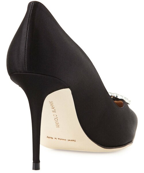 Manolo Blahnik（マノロ・ブラニク）の「Manolo Blahnik Nadira Jeweled Satin 90mm Pump, Black（パンプス・レディース・Black・5B/35EU/8.5B/38.5EU/10.5B/40.5EU/10B/40EU/5.5B/35.5EU/6B/36EU/8B/38EU/7.5B/37.5EU/7B/37EU/11B/41EU/12B/42EU/9.5B/39.5EU/6.5B/36.5EU/9B/39EU）」の4枚目の写真