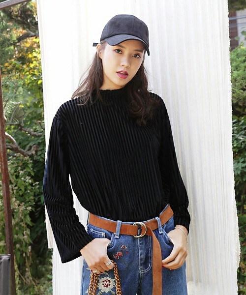 DHOLIC（ディーホリック）の「スリットヘムワイドスリーブべロアTシャツ（Tシャツ/カットソー・レディース・アイボリー/ブラック/ブルーグレー・FREE）」の2枚目の写真