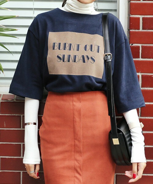 DHOLIC（ディーホリック）の「スクエアプリントボクシーTシャツ（Tシャツ/カットソー・レディース・ホワイトアイボリー/ネイビー・FREE）」の2枚目の写真