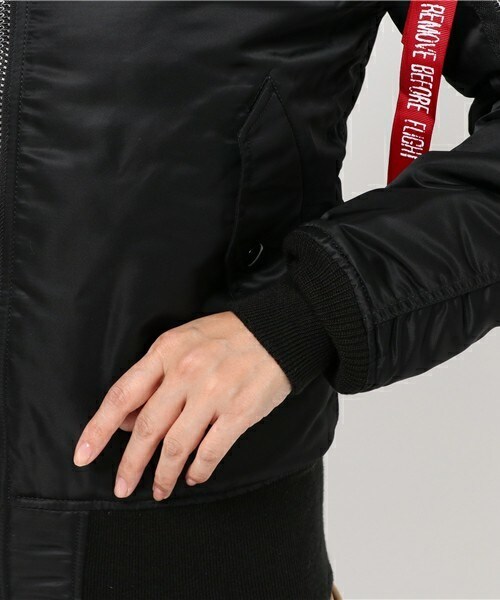 Alpha Industries(アルファインダストリーズ)の「ALPHA INDUSTRIES MA-1(ミリタリージャケット・レディース・ブラック/ベージュ/カーキ・34)」の9枚目の写真