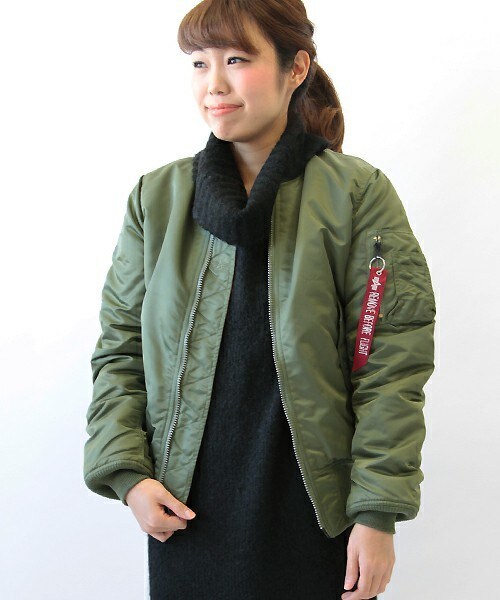 Alpha Industries(アルファインダストリーズ)の「ALPHA INDUSTRIES MA-1(ミリタリージャケット・レディース・ブラック/ベージュ/カーキ・34)」の3枚目の写真