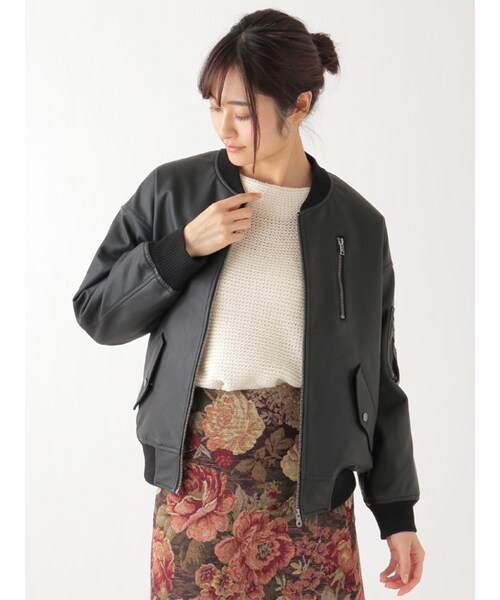 w closet(ダブルクローゼット)の「フェイクレザーMA-1(ジャケット/アウター・レディース・キャメル/ブラック・FREE)」の3枚目の写真