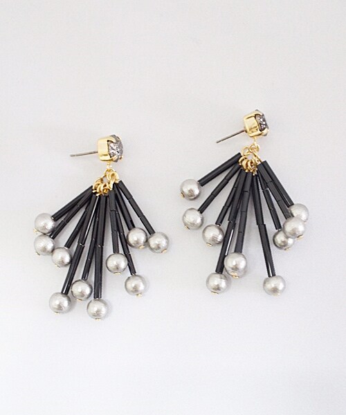 PAULOWNIA(ポロウニア)の「スワロフリンジ(ピアス(両耳用)・レディース・レッド/ゴールド/ブラック・Free)」の2枚目の写真