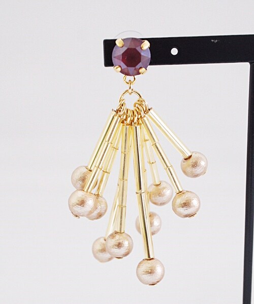 PAULOWNIA(ポロウニア)の「スワロフリンジ(ピアス(両耳用)・レディース・レッド/ゴールド/ブラック・Free)」の5枚目の写真