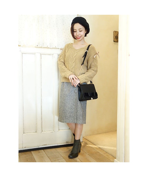 an another angelus（アンアナザーアンジェラス）の「袖リボンVネックケーブルニットプルオーバー/an another angelus（ニット/セーター・レディース・その他）」の4枚目の写真