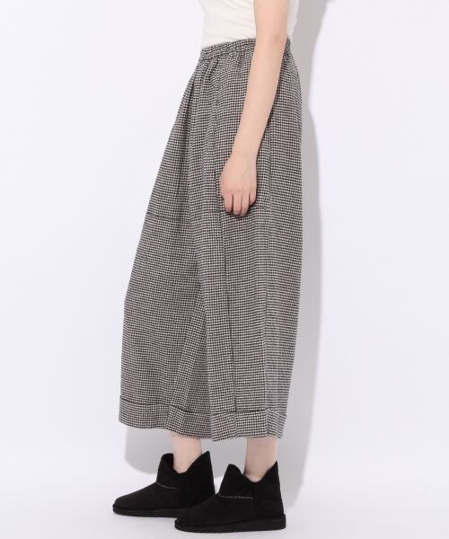 niko and...(ニコアンド)の「千鳥裾Wニーパンツ(パンツ・ホワイト/チャコール)」の4枚目の写真