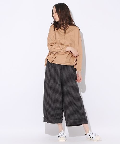 niko and...(ニコアンド)の「千鳥裾Wニーパンツ(パンツ・ホワイト/チャコール)」の2枚目の写真