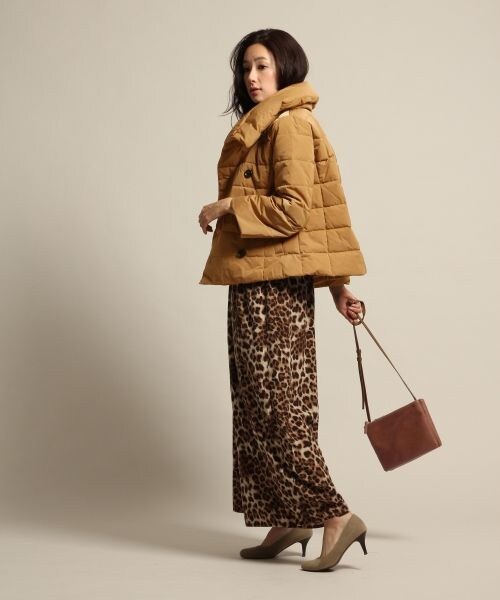 BLISS POINT（ブリスポイント）の「クラッシュサテンGスカンツ（パンツ・ナチュラル/ブラック/ライトベージュ/レオパード）」の8枚目の写真