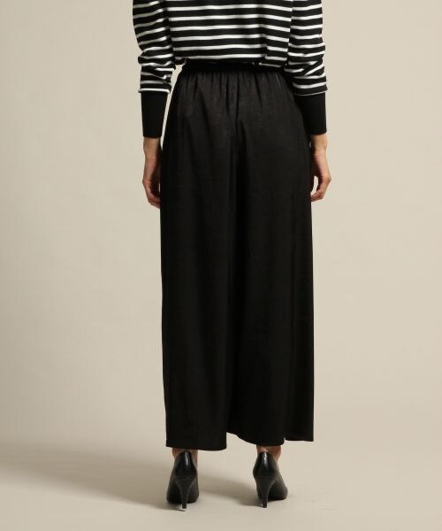 BLISS POINT（ブリスポイント）の「クラッシュサテンGスカンツ（パンツ・ナチュラル/ブラック/ライトベージュ/レオパード）」の11枚目の写真