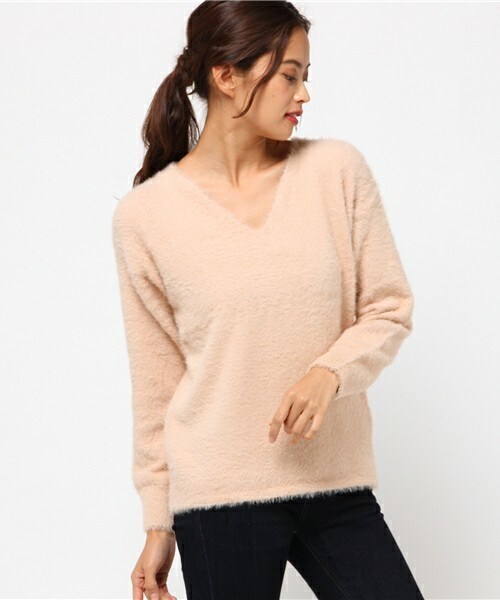 actuel（アクチュエル）の「フェザーヤーンVネックP/O　Ⅱ（ニット/セーター・レディース・オフホワイト/グレー/サックスブルー/ピンクベージュ・FREE）」の4枚目の写真