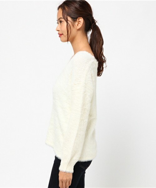 actuel（アクチュエル）の「フェザーヤーンVネックP/O　Ⅱ（ニット/セーター・レディース・オフホワイト/グレー/サックスブルー/ピンクベージュ・FREE）」の6枚目の写真