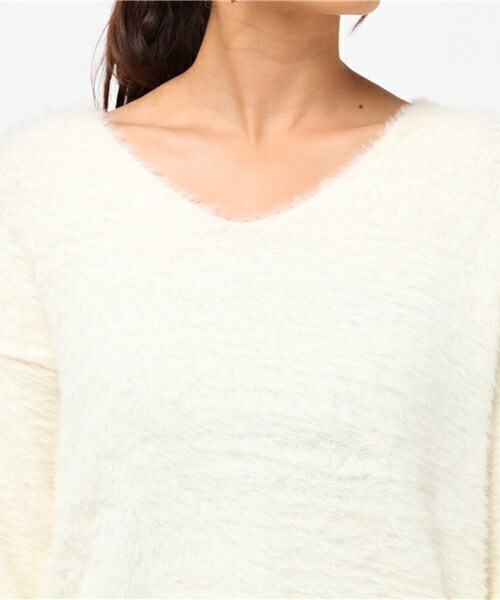 actuel（アクチュエル）の「フェザーヤーンVネックP/O　Ⅱ（ニット/セーター・レディース・オフホワイト/グレー/サックスブルー/ピンクベージュ・FREE）」の8枚目の写真