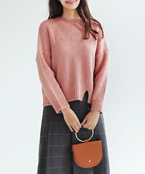 DHOLIC（ディーホリック）の「フロントスリットニットプルオーバー（ニット/セーター・レディース・アイボリー/サーモンピンク/ブラック/ベージュ・FREE）」の4枚目の写真