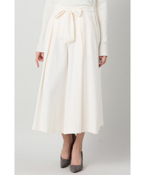 LIMITLESS LUXURY(リミットレスラグジュアリー)の「ピーチサテンスカーチョ(パンツ・ブラック/ホワイト/キャメル・フリー)」の2枚目の写真