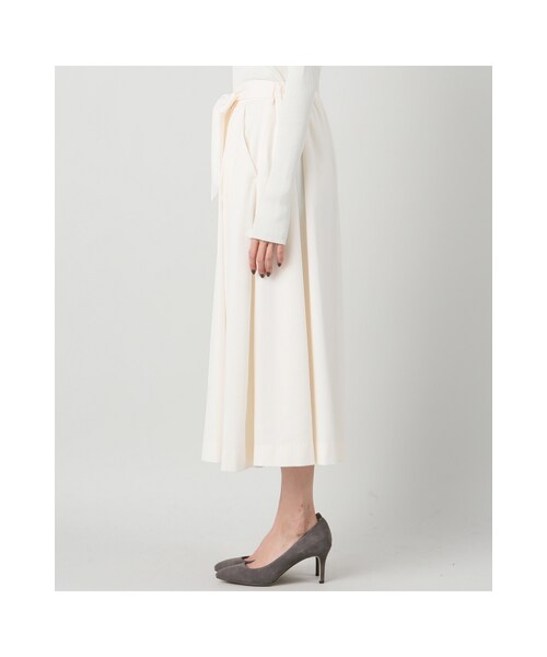 LIMITLESS LUXURY(リミットレスラグジュアリー)の「ピーチサテンスカーチョ(パンツ・ブラック/ホワイト/キャメル・フリー)」の5枚目の写真