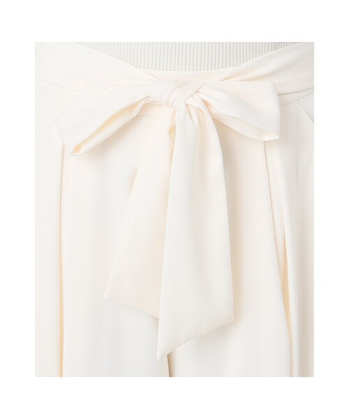 LIMITLESS LUXURY(リミットレスラグジュアリー)の「ピーチサテンスカーチョ(パンツ・ブラック/ホワイト/キャメル・フリー)」の11枚目の写真