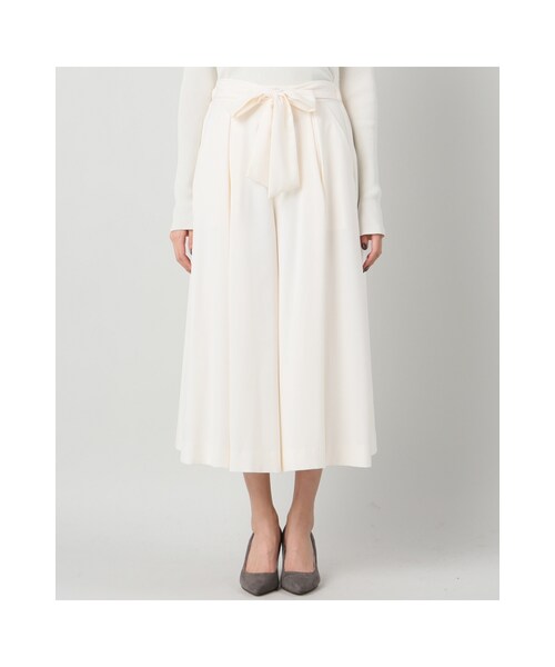 LIMITLESS LUXURY(リミットレスラグジュアリー)の「ピーチサテンスカーチョ(パンツ・ブラック/ホワイト/キャメル・フリー)」の4枚目の写真