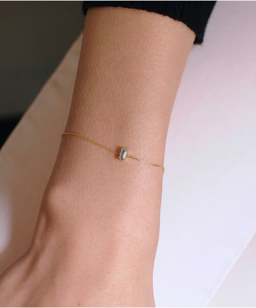 two ply(トゥープライ)の「トゥー プライ 604 プレシャス ストーン ブレスレット ガーネット,ロードライト ガーネット,ブルートパーズ,ペリドット,アメジスト(ブレスレット・レディース・ゴールド・16.5cm)」の4枚目の写真