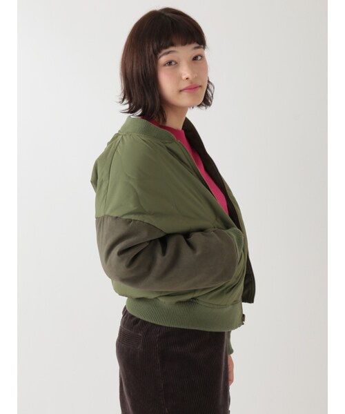 w closet(ダブルクローゼット)の「中綿入りリバーシブルMA-1(ジャケット/アウター・レディース・カーキ/ブラック・FREE)」の6枚目の写真