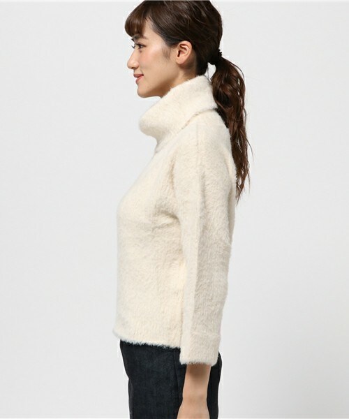 archives（アルシーヴ）の「シャギーニットタートルネックプルオーバー（ニット/セーター・レディース・オフホワイト/シルバーグレー/ピンクベージュ・MEDIUM）」の5枚目の写真