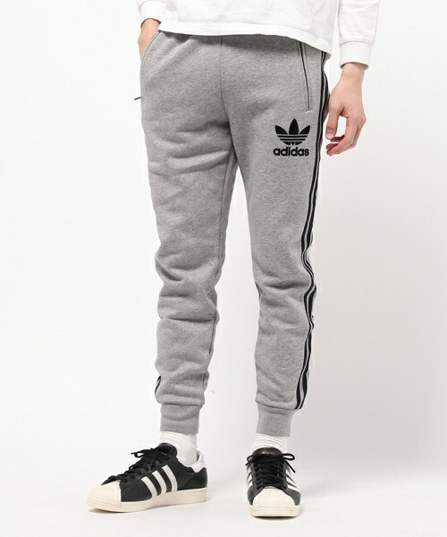 adidas（アディダス）の「メンズ アディダス オリジナルス スウェット パンツ adidas ADICOLOR SWEAT PANTS AY7951/AY7952（その他パンツ・メンズ・ブラック/グレー・SMALL/MEDIUM/LARGE/X-LARGE）」の2枚目の写真