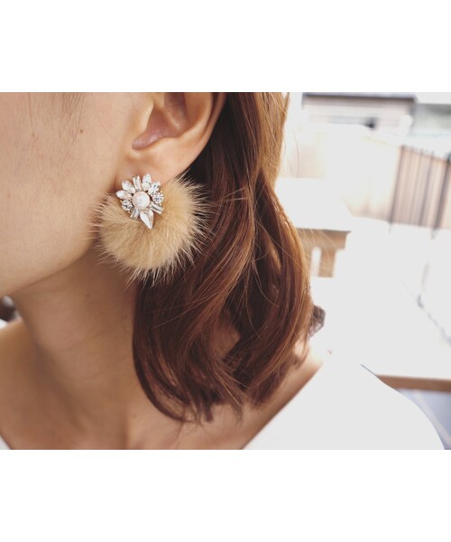 pinon（ピノン）の「fur pierce（ピアス（両耳用）・レディース・ネイビー/カーキ/ベージュ・FREE）」の2枚目の写真