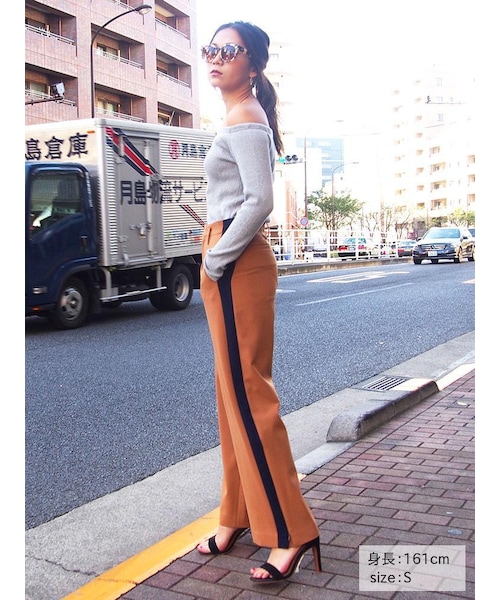 Ungrid（アングリッド）の「スリットラインパンツ（パンツ・レディース・ネイビー/キャメル）」の5枚目の写真